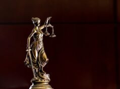 Prisión preventiva para hombre imputado de agresión sexual contra cuatro menores de edad en Barahona El sentenciado, Gilberto Hernández Espinal (el Giro), fue declarado culpable de violación a los artículos 309-1, 331, 332-1 y 332-2 del Código Penal Dominicano, modificados por la Ley 24-97 sobre Violencia de Género, así como el artículo 396 (letras B y C) de la Ley 136-03 del sistema que crea el Código para la Protección y los Derechos de Niños, Niñas y Adolescentes, que tipifica la violencia de género, violación sexual, y abuso psicológico y sexual en perjuicio de la víctima.