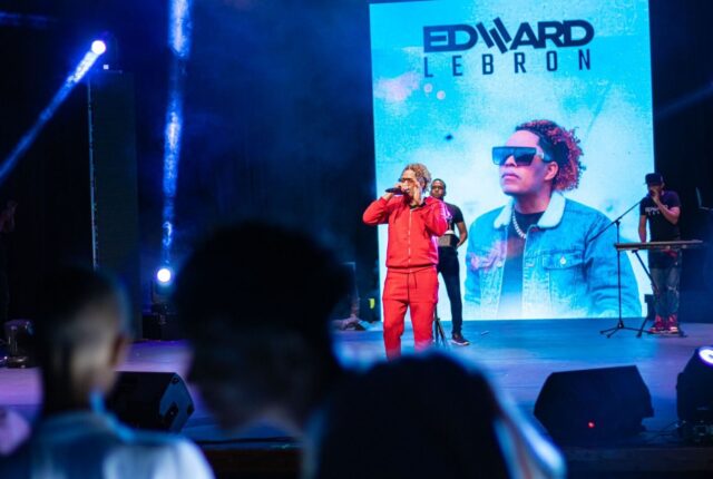 Cantante Edward Lebrón prepara documusical en homenaje a Redimi2 Redimi2 ha sido inspiración de millones de personas por su trayectoria y testimonio, dejando un legado ministerial que transforma y motiva a cambios en las vidas de quienes les escuchan.
