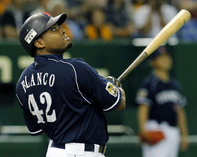 Además del exlanzador Octavio Dotel, otro antiguo jugador del béisbol profesional perdió la vida en la tragedia de la discoteca Jet Set, donde al menos 44 personas fueron aplastadas por el colapso del techo del tradicional lugar de bailar  en la capital dominicana.