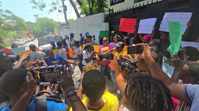 mujeres haitianas protestas en puerto principe