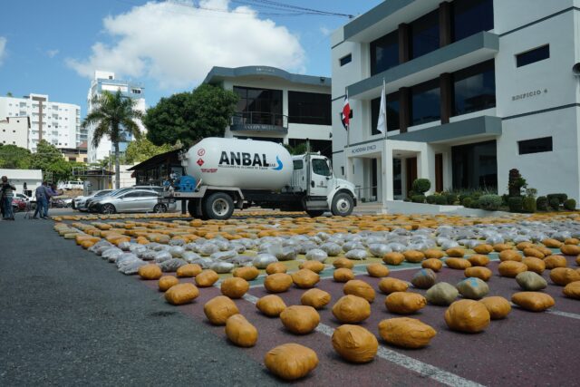 Atrapan cinco mil libras de marihuana