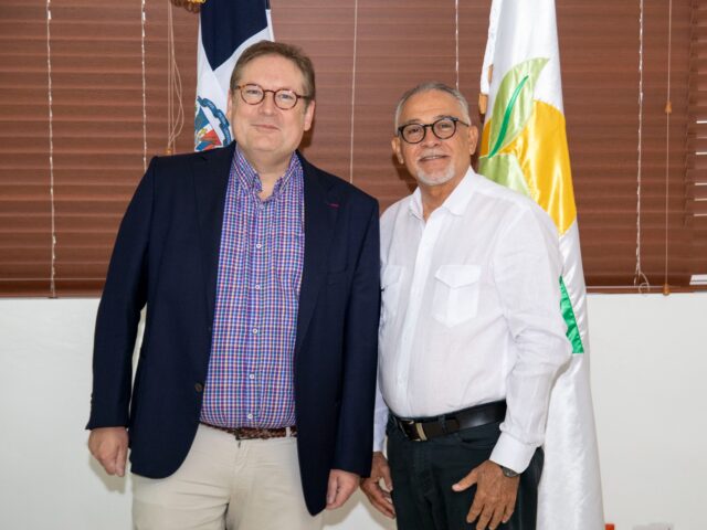 Empresas Belgas destacan papel Marca Santo domingo
