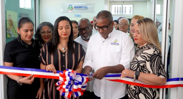 Idoppril inaugura unidad de servicios en Jarabacoa El director del Instituto Dominicano de Prevención y Protección de Riesgos Laborales (IDOPPRIL), doctor Agustín Burgos, dejó en funcionamiento un módulo de servicio al cliente dentro del Hospital Municipal Sra. Octavia Gautier de Vidal, en esta provincia.