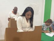 Diputada Tayluma Calderón afirma FP dio muestra de civismo y democracia La diputada de la Fuerza del Pueblo (FP) por la provincia de Santo Domingo, Tayluma Calderón, afirmó que su organización dio muestra de civismo y democracia interna, durante las elecciones celebradas este domingo para escoger parte de los miembros de la estructura que dirigirán ese partido con miras a los comicios del año 2028.