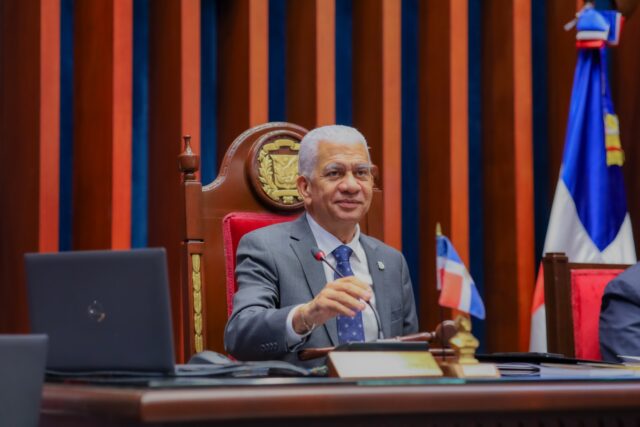 Presidente del Senado, Ricardo de los Santos, felicita al presidente Luis Abinader por la promulgación del Código Penal El presidente del Senado, Ricardo de los Santos, agradeció al presidente de la República, Luis Abinader, por acoger con responsabilidad y visión de futuro el nuevo Código Penal, una pieza legislativa esperada por la sociedad dominicana.
