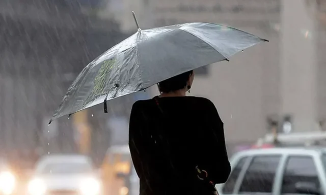 El Instituto Dominicano de Meteorología (Indomet), pronosticó para este lunes que el viento del este/sureste arrastre humedad hacia nuestra área, generando chubascos matutinos.