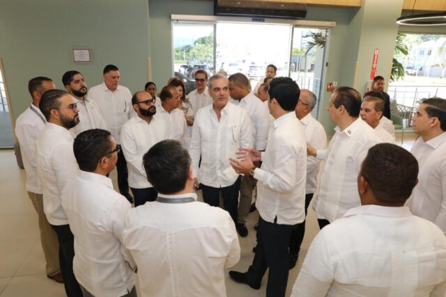 Abinader inaugura diversas obras en Santiago De igual forma, el jefe de Estado junto a la vicepresidenta Raquel Peña, como parte de su compromiso con el fortalecimiento del sistema de salud, también participó en la inauguración del Hospital Especializado de Medicina Avanzada (HEMA), un moderno centro de tercer nivel de atención, adaptado a los más altos estándares de calidad en servicios médicos y quirúrgicos, con una infraestructura basada en normativas internacionales.