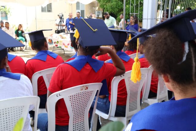 La iniciativa tuvo como objetivo brindar herramientas prácticas y habilidades técnicas que contribuyan al desarrollo personal, la autoestima y la generación de oportunidades de emprendimiento para las nuevas graduandas facilitando su proceso de reintegración a la sociedad.