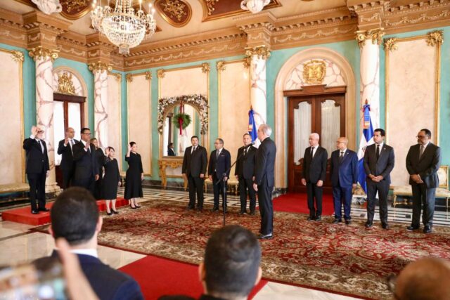 CNM presidido por el presidente Abinader juramenta nuevos jueces de la Suprema Corte de Justicia tras concluir proceso de evaluación Del grupo designado, tres magistrados pertenecen a la carrera judicial y se desempeñaban hasta el momento como jueces de cortes de apelación, mientras que los otros dos completan la cuota correspondiente a abogados en ejercicio, de acuerdo con los criterios establecidos en el artículo 180 de la Constitución.