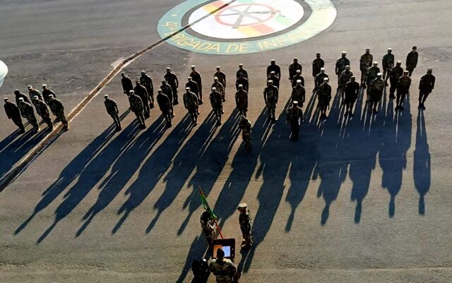 Los movimientos incluyen la segunda, cuarta, quinta, sexta y séptima brigadas de infantería, la brigada de apoyo de servicios y la Academia Militar Batalla de las Carreras.