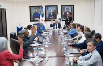 ISFODOSU abre proceso de postulación para rector 2026-2030 bajo criterios de mérito y transparencia El Estatuto Orgánico del ISFODOSU, organismo desconcentrado del Ministerio de Educación, establece que los aspirantes deben poseer formación académica y experiencia en gestión educativa, solvencia moral, prestigio intelectual y una reconocida incidencia positiva en los ámbitos científico, cultural y educativo.