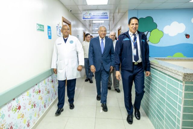 Bautista García valoró el trabajo que realiza el hospital y reafirmó el compromiso del Gobierno del presidente Luis Abinader con el fortalecimiento del sistema de salud y el bienestar de los agentes policiales, destacando la importancia de continuar respaldando iniciativas orientadas a mejorar la atención médica en el país.