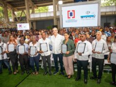 Presidente Abinader entrega 1,099 títulos de propiedad que benefician a más de 4,000 personas de Villa Linda, Palmarejo y Pantoja