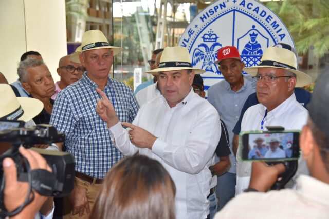 Francisco Oliverio Espaillat sostuvo un encuentro con productores bananeros de Valverde durante las actividades de Expobanano 2026