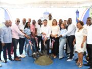 Ministro Kelvin Cruz inicia construcción de multiuso en Villa Hermosa, La Romana