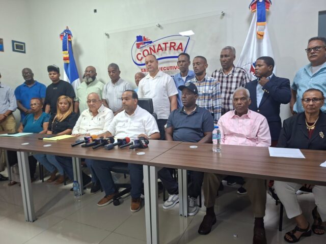 transportistas de Santo Domingo Este denuncian invasión de varias de sus rutas y violación de perfiles transportistas de Santo Domingo Este denuncian invasión de varias de sus rutas y violación de perfiles