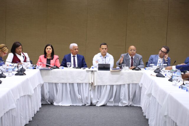 Comisión Bicameral concluye estudio de propuestas para la modificación del Código Penal; rendirá informe al pleno de la Cámara de Diputados este sábado Comisión Bicameral concluye estudio de propuestas para la modificación del Código Penal; rendirá informe al pleno de la Cámara de Diputados este sábado