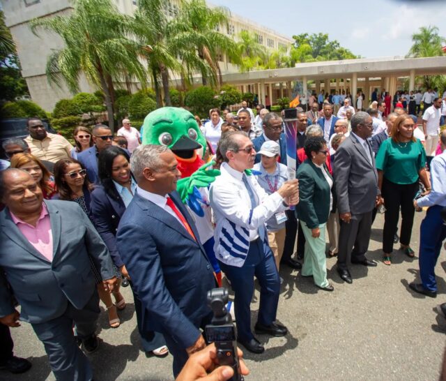 UASD recibe la antorcha de los XXV Juegos Centroamericanos y del Caribe UASD recibe la antorcha de los XXV Juegos Centroamericanos y del Caribe