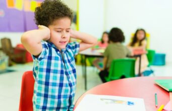 Salud auditiva infantil: La clave oculta del rendimiento escolar “El silencio que los padres no ven, la salud auditiva sí define el rendimiento académico de los hijos.”