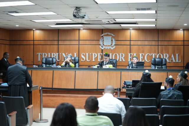 La Alta Corte ratificó la fusión dictada en la audiencia celebrada el día 9 de junio del 2026, de los expedientes números TSE-01-0013-2026 y TSE-01-0014-2026, por verificarse una conexidad entre las partes y causa, además de la relación de dependencia que los vincula.