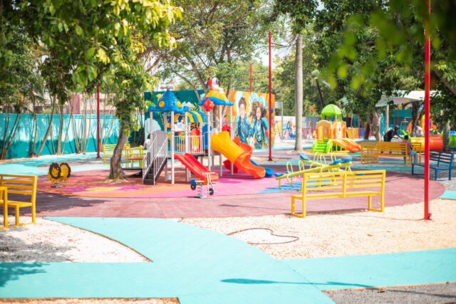 Alcaldesa Karina Aristy entrega renovado Parque Infantil “El Mundo de los Colores”, un espacio moderno e inclusivo para la niñez