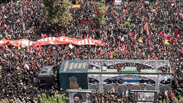 Millones de personas acompañan el cortejo fúnebre de Alí Jamenei en Irán Fuente: Emol.com - https://www.emol.com/noticias/Internacional/2026/07/06/1204850/cortejo-funebre-ali-jamenei-iran.html Millones de personas acompañan el cortejo fúnebre de Alí Jamenei en Irán Fuente: Emol.com - https://www.emol.com/noticias/Internacional/2026/07/06/1204850/cortejo-funebre-ali-jamenei-iran.html