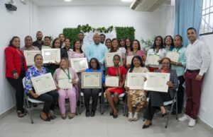 Regional 15 del MINERD reconoce a directores y docentes por sus aportes a la educación ambiental y los huertos escolares