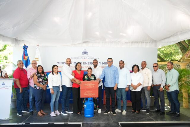 Energía y Minas sustituye uso de leña y carbón por cocinas a GLP en 125 hogares de Bahoruco Energía y Minas sustituye uso de leña y carbón por cocinas a GLP en 125 hogares de Bahoruco