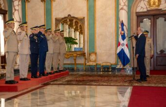 Abinader toma juramento a nuevos incumbentes cuerpos armados