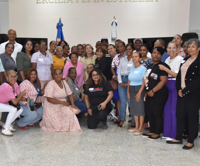Ministerio de la Mujer capacita a líderes comunitarios sobre violencia de género