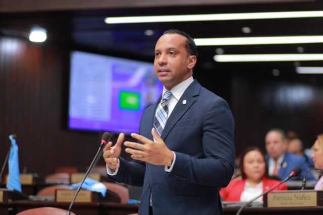 Bloque de diputados demanda auditoria técnica para cada distribuidora de electricidad