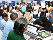 Miles de personas acuden a la jornada de empleos turísticos del Ministerio de Trabajo en La Romana
