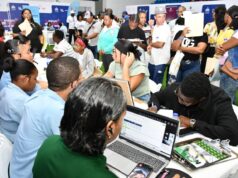 Miles de personas acuden a la jornada de empleos turísticos del Ministerio de Trabajo en La Romana