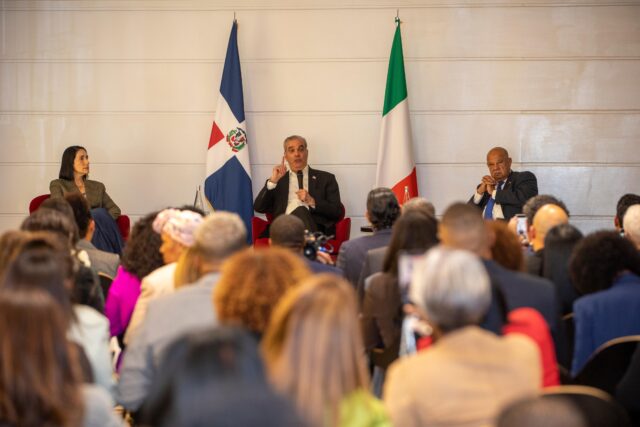 Presidente Abinader se reúne con la diáspora dominicana en Italia