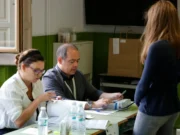 Elecciones en Brasil: Casi 160 millones de votantes, más de 1.600 cargos a elegir y una cerrada lucha presidencial Las elecciones generales en Brasil dieron inicio este domingo con la apertura de las mesas electorales, para recibir el voto de casi 160 millones de ciudadanos que escogen a sus autoridades para los siguientes cuatro años, entre ellas al presidente de la República.