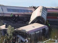 Van 68 muertos en el terrible choque de dos tres en España
